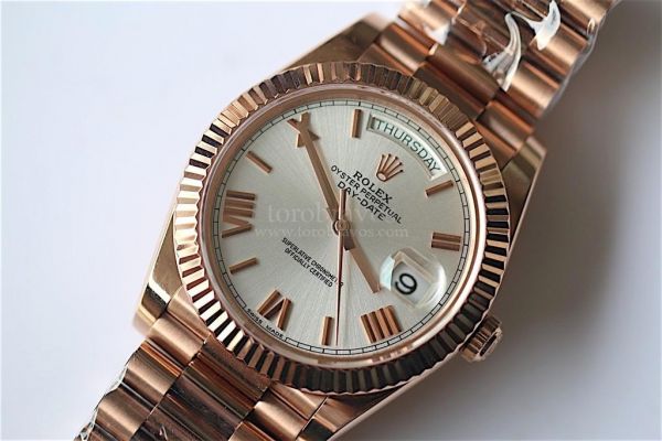 Rolex Day-Date Oyster Fluted RG Roman Markers Bracelet BP SW