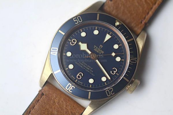 Heritage Black Bay Bronze Blue Dial Brown Leather ZF A2824