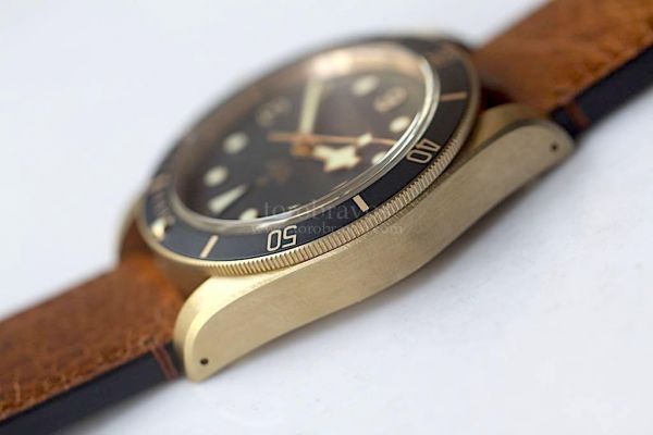 Heritage Black Bay Bronze Blue Dial Brown Leather XF A2824 (Free Nato Strap)